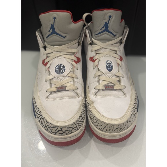 Athletic_Shoes
